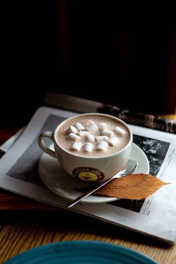 Капучино с маршмеллоу в Coffe Club - фото позиции меню кафе